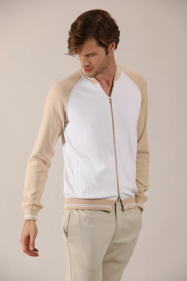 Two-tone bomber jacket with double slider, 100% cotton ideal for a fresh spring.